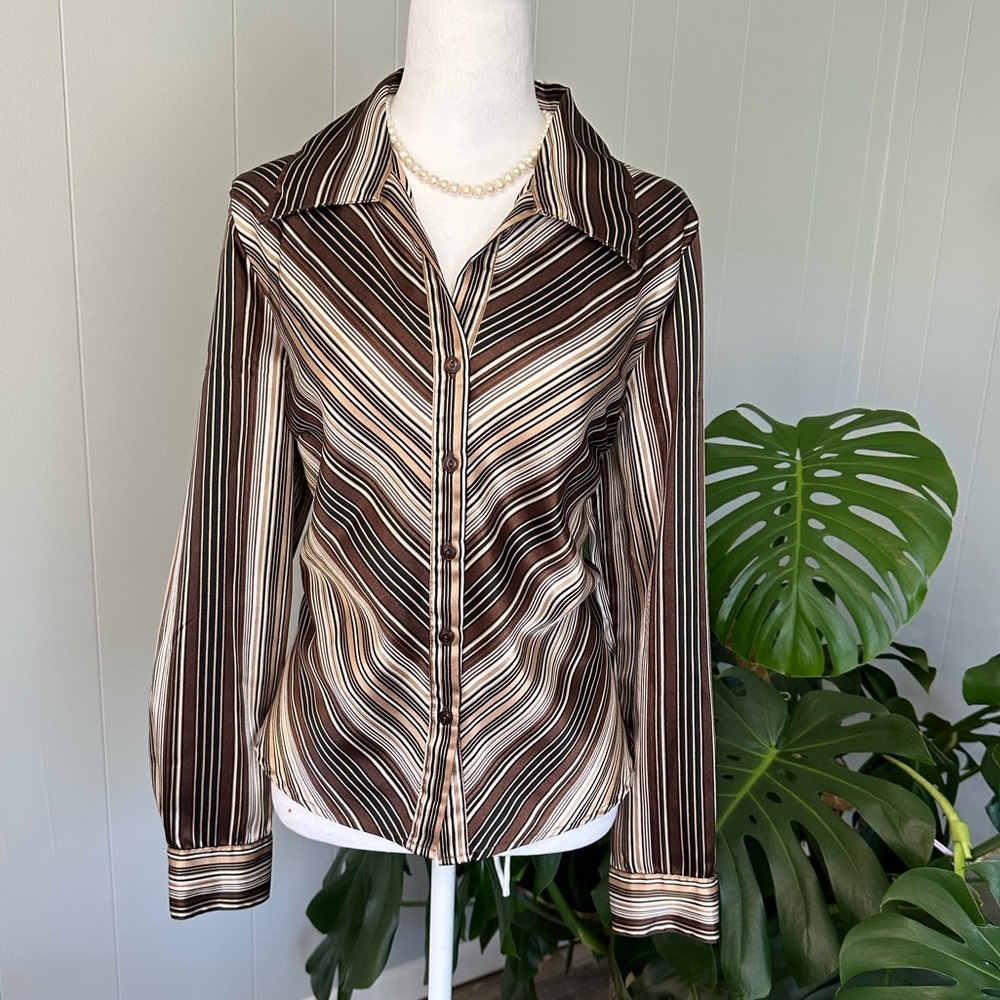 🛍️ Blue Diamond multi color Button shirt.